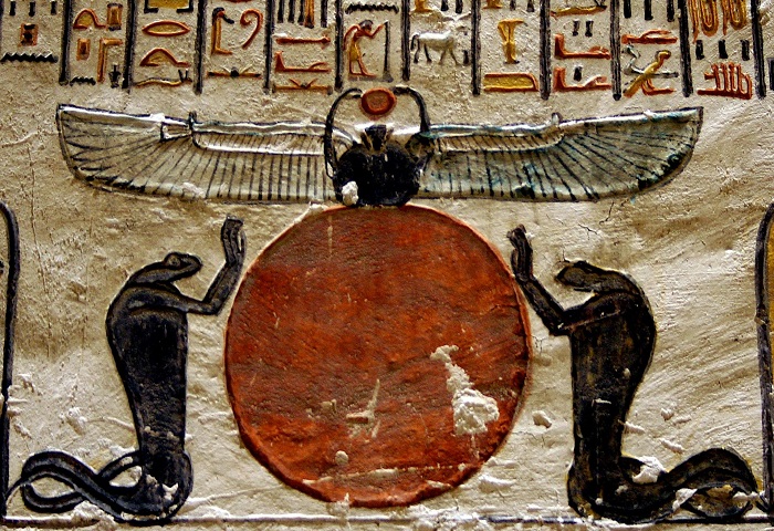 Крылатое Солнце символ Египта