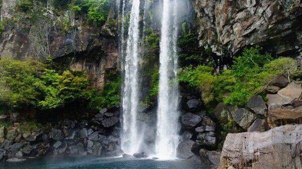 остров Чеджу водопад